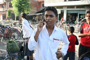 Raju i den lokale bazar Kaireni