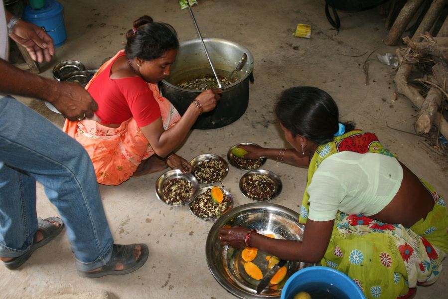 Bishnu og Asha laver mad