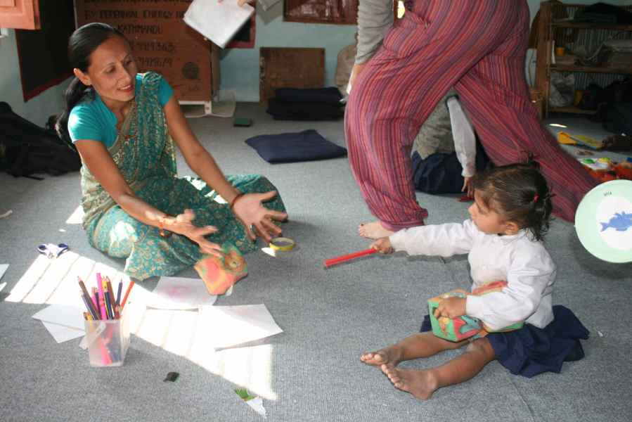 Lærer Balkumari og en lille pige som alle troede var langsom
