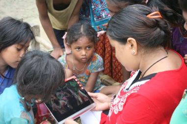 Bagefter bliver det børnenes tur. Denne gang nøjedes de dog med at posere og så selvfølgelig se sig selv bagefter!