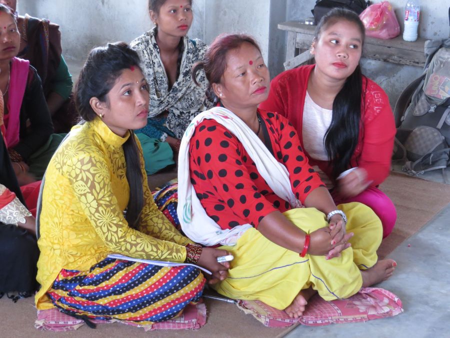 nov16-1-lyttende-kvinder